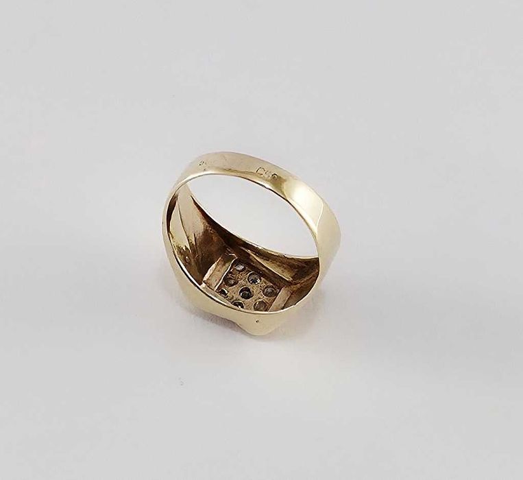 Złoty pierścionek - sygnet próby 585 z cyrkoniami