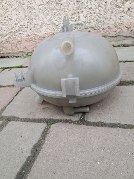 Розширювальний бак на Volkswagen Passat В8