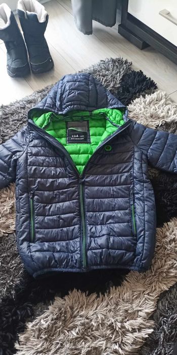 Kurtka Reserved na podwórko.