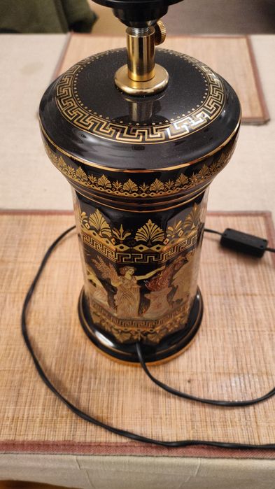 Lampa z motywem greckim