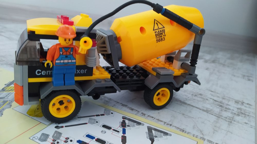 Конструктор типу "лего", місто: Бетонозмішувач