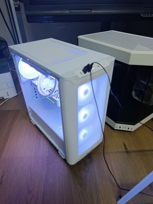 Komputer Gamingowy White Ryzen 7 7700 RTX 5060 32GB RAM DDR5