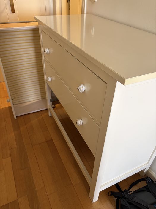 Comoda Ikea com puxadores Zara Home