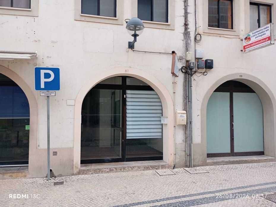 Arrenda-se pequeno espaço comercial na rua do comércio no Bombarral