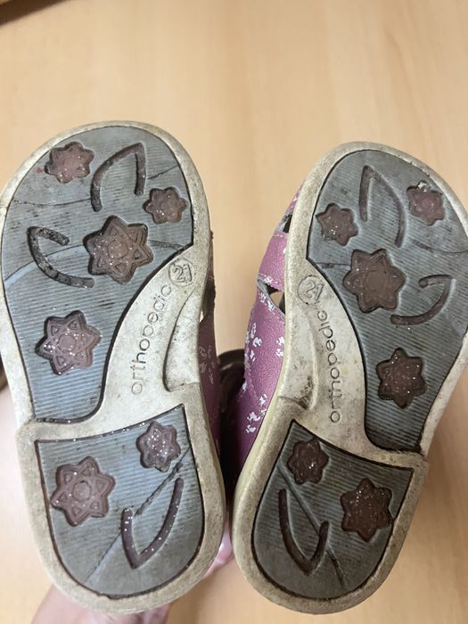 Босоніжки  на дівчинку