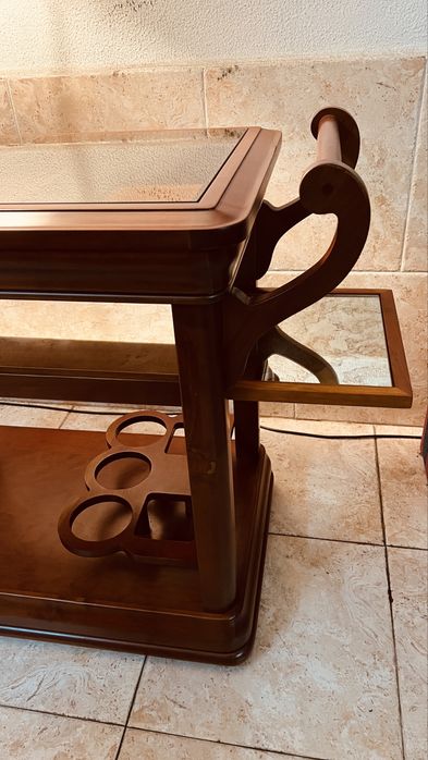 Carrinho de chá e bar em cerejeira.