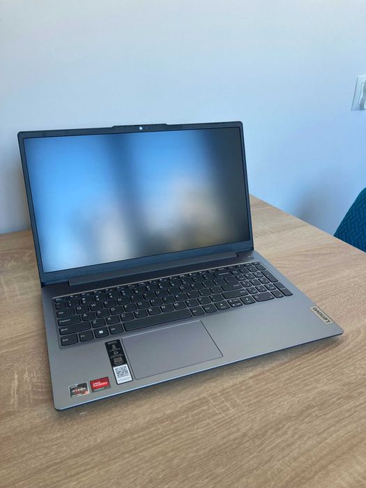 Laptop Lenovo IdeaPad Slim 3 / 15,6" / 16GB / 512GB / Ryzen / SSD