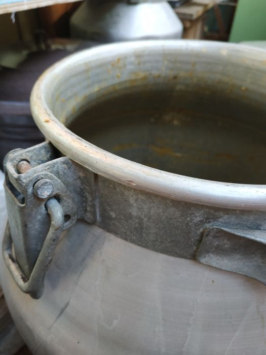 Продам бидоны 40 литров,из под меда,в хорошем состоянии