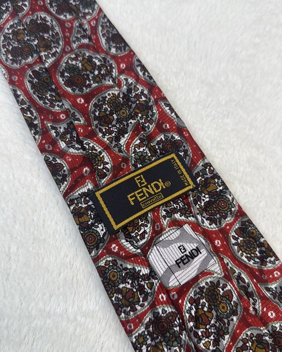 Gravata vintage Fendi vermelha de seda paisley