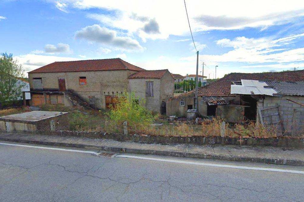 Edifício ~400 m² + lote ~750 m² para reconstrução - Vimioso, Bragança