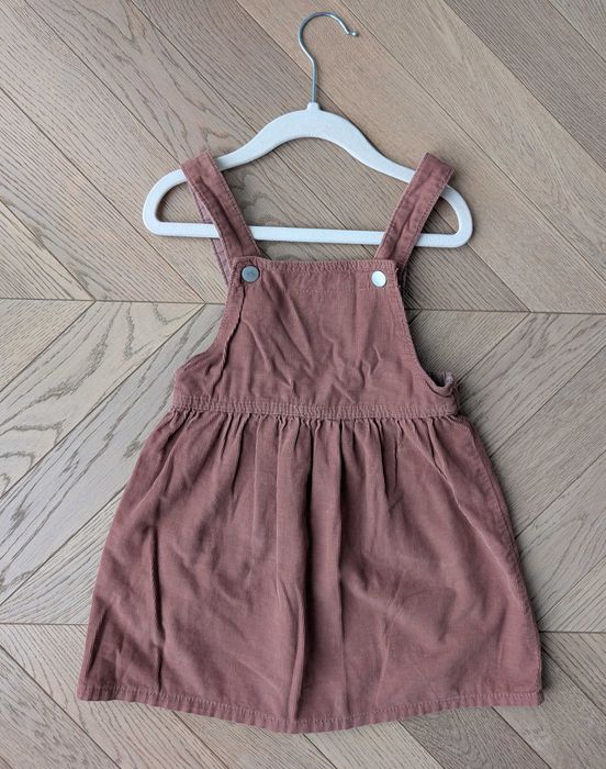 Sukienka dziewczęca H&M sztruksowa na szelkach – rozmiar 98, boho