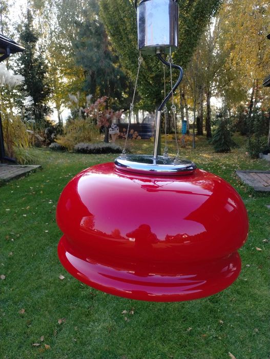 Stara duża lampa sufitowa czerwona.