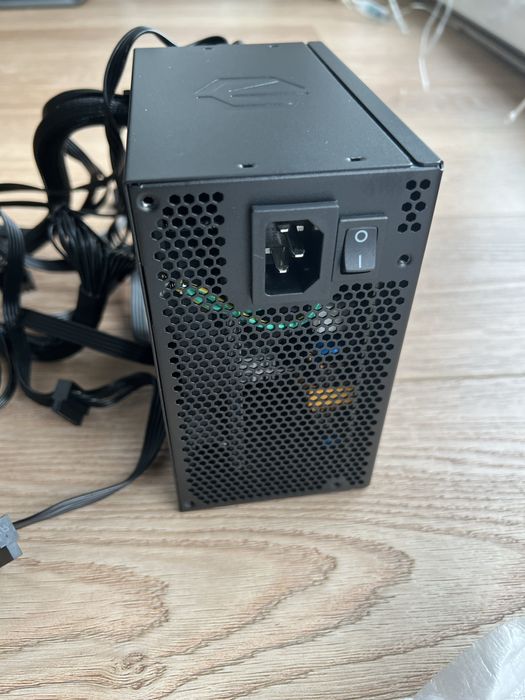 Sprzedam zasilacz komputerowy Endorfy Vero L5 Bronze 500W.