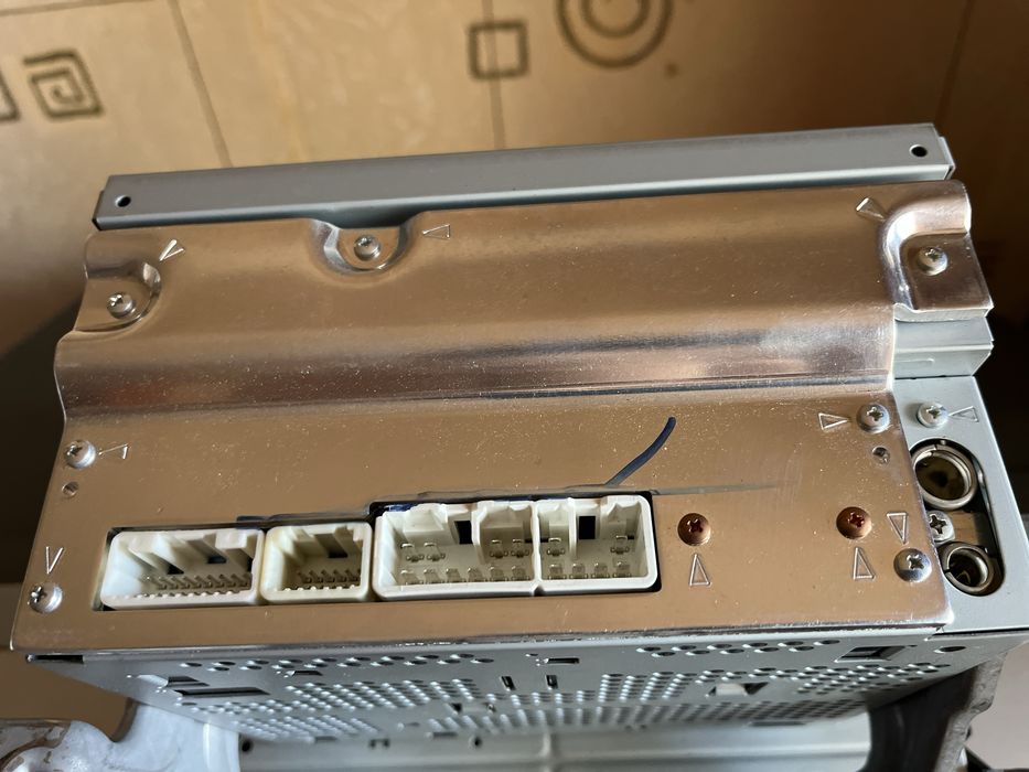 Продам оригінальну магнітолу для Toyota Sienna III