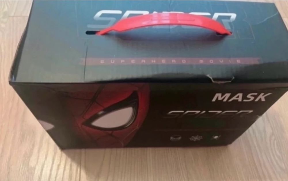 Nowa maska Spiderman, ruchome oczy