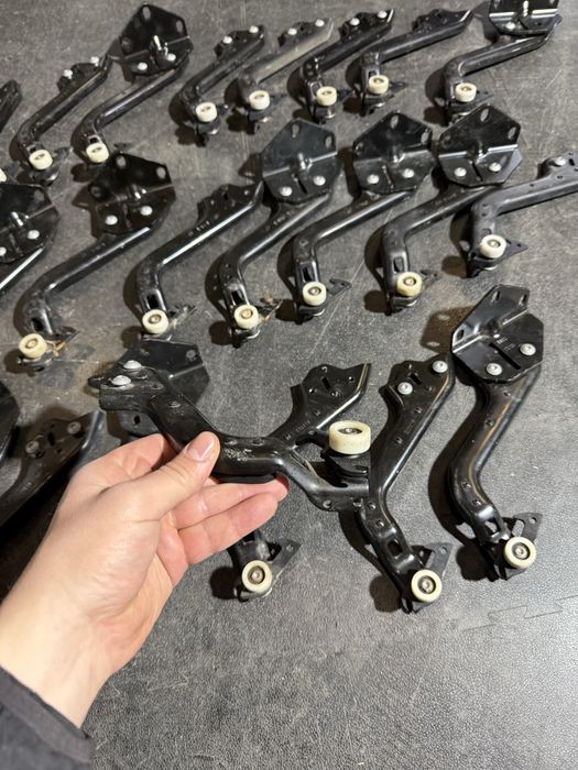 Ролик бокової дверки спрінтер Sprinter W907 W910 нижній