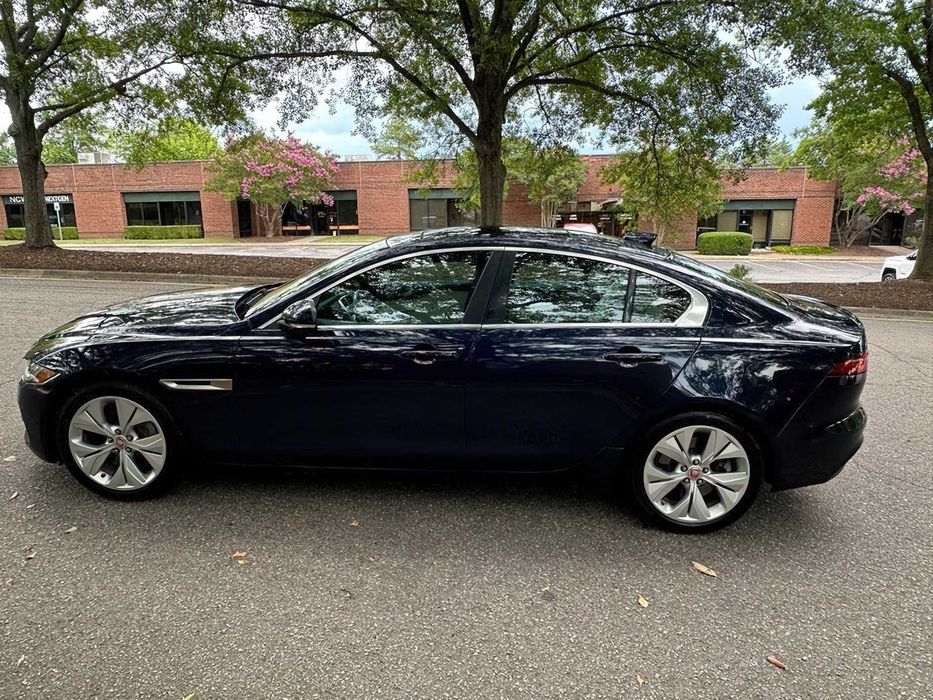 Jaguar XE      2020