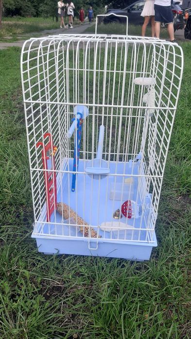 Продам клетку для попугаев просторная