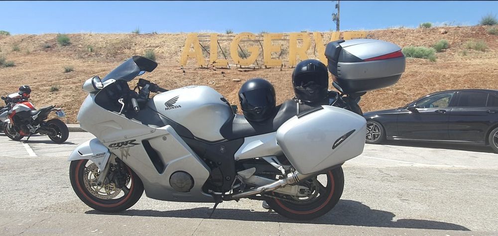 Honda xx1100 super blackbird