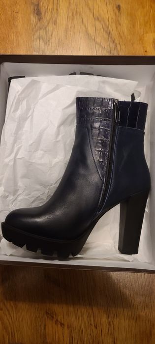 Взуття жіноче на підборах