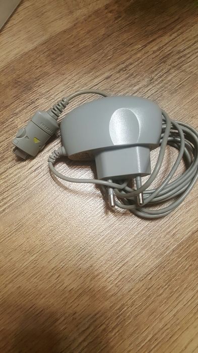 Зарядное устройство Samsung model TAD137EBE output 5.0 V- 0.7 A