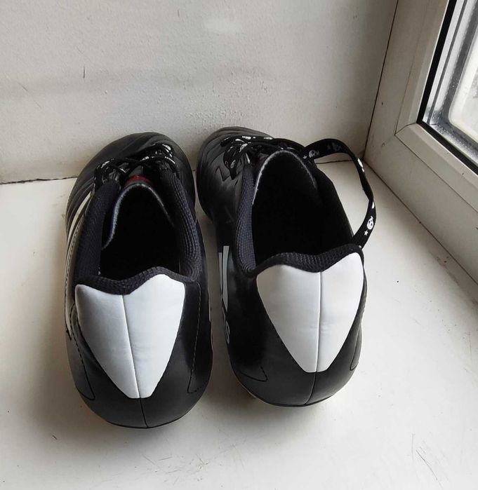 Продам бутсы Adidas р.48