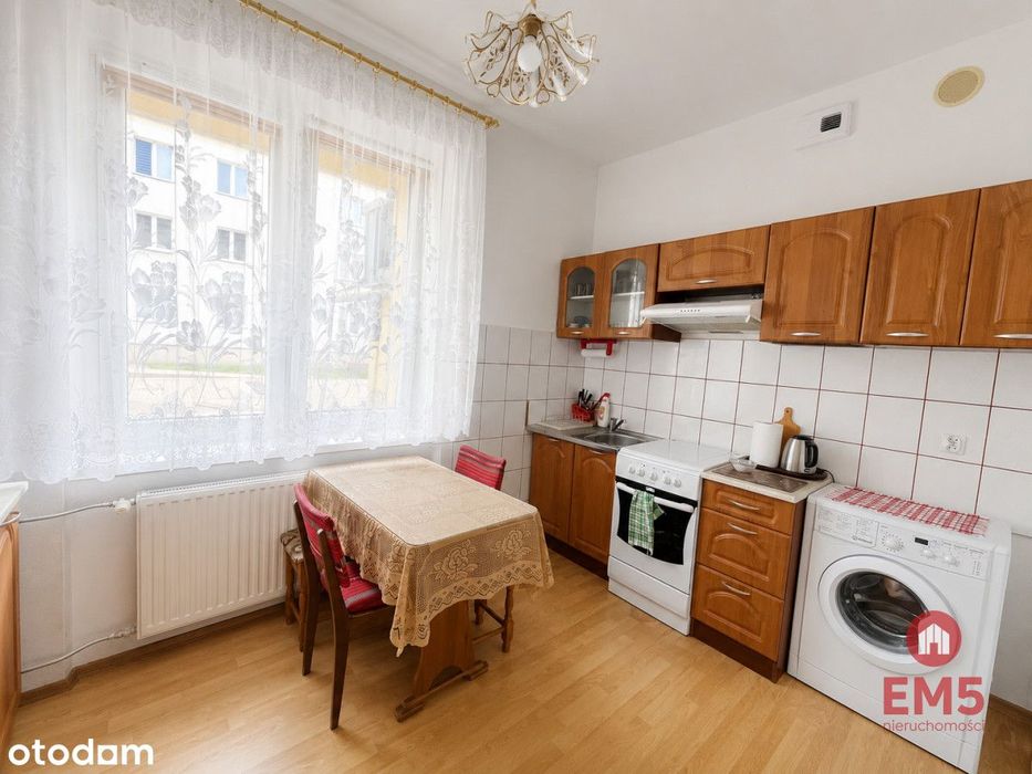 2 pokoje z oddzielną kuchnią , parter