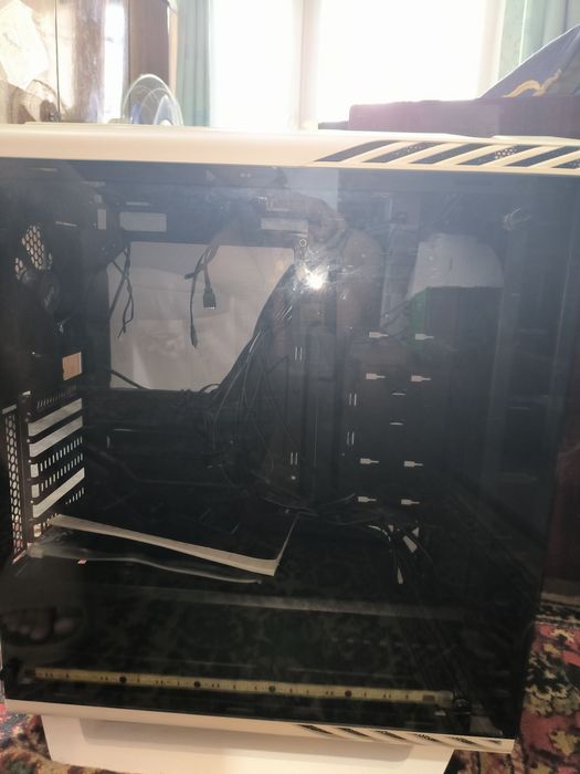 Белый корпус Aerocool P7-C1 со стеклом