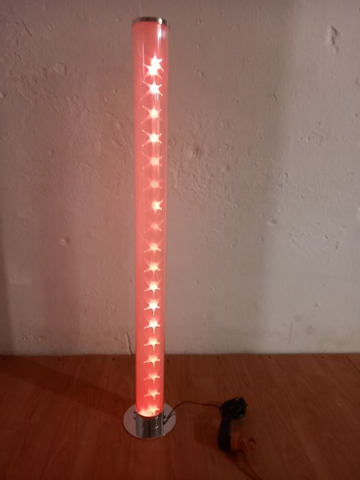 Kolorowa lampa. Sterowanie pilotem.