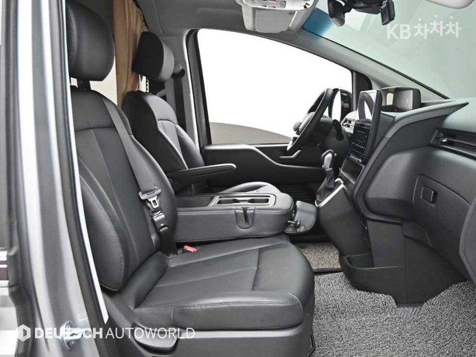 Hyundai Staria 2023 2.2 CRDi Modern (9 місць) — Для сім'ї та подорожей!