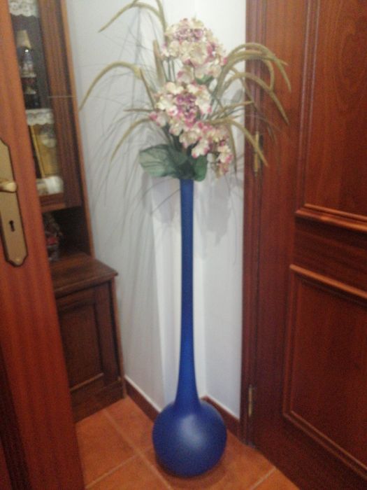 Jarra decorativa de pé alto