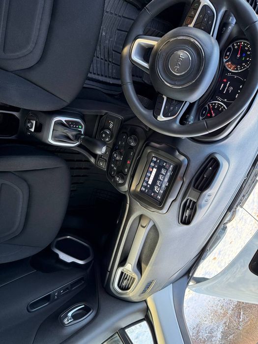 Jeep Renegat гарне авто