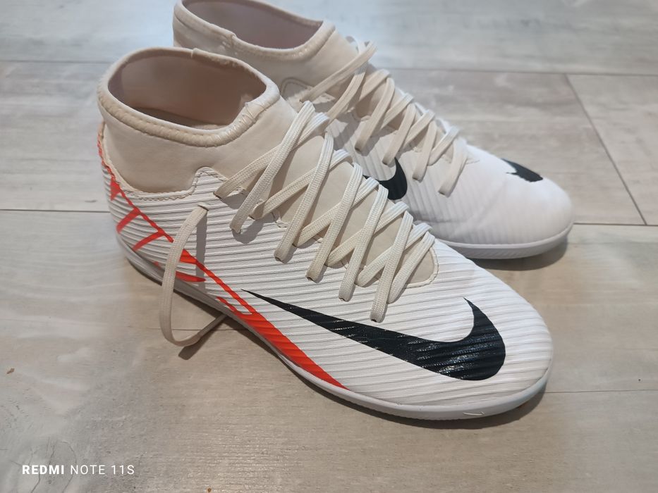 Футзалки , сороконожки