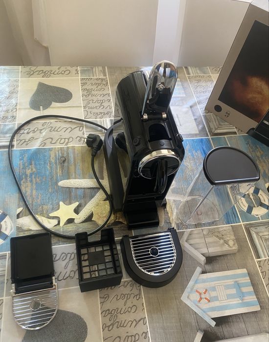 Maquina de café Nespresso Citiz - nova