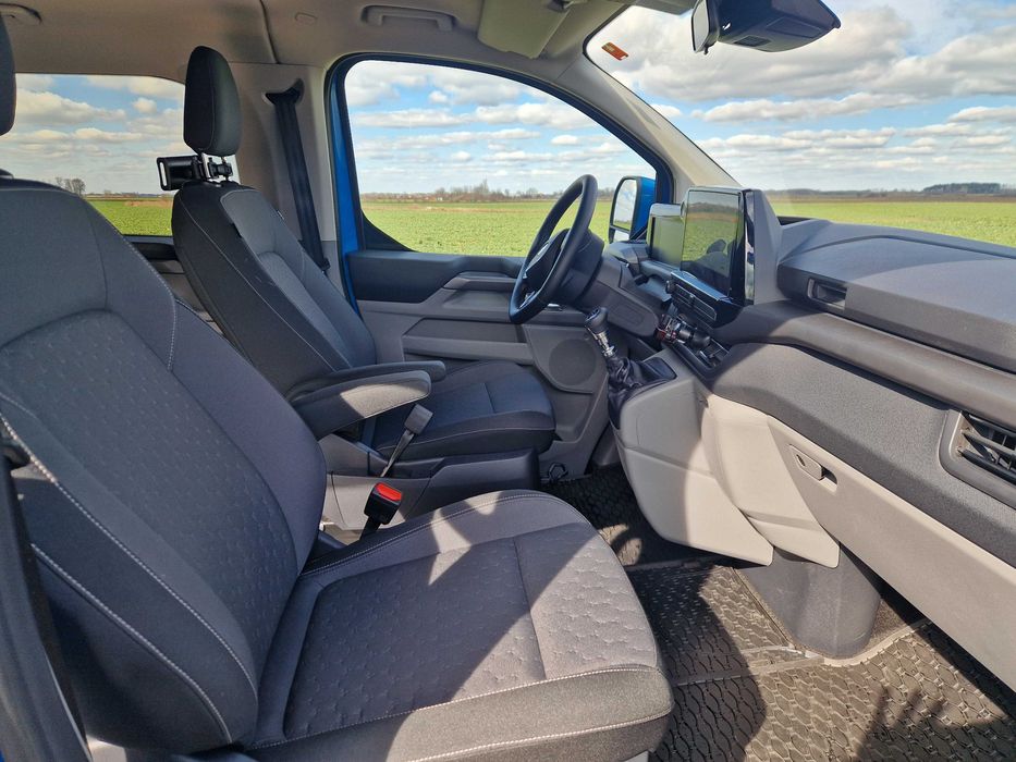 Wynajem BUS NOWY 8 osobowy FORD Tourneo CustomTITANIUM