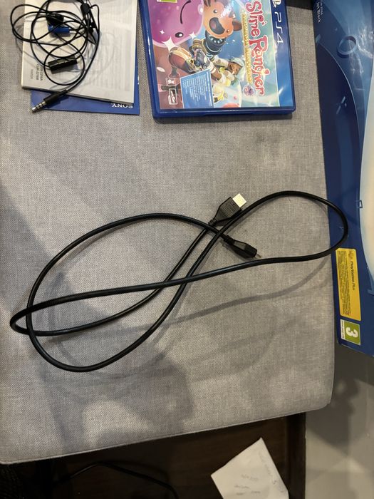 Playstation 4 ,orginalne opakowanie 2 pady + gra slime rancher