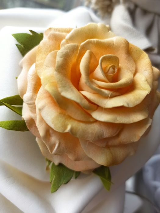 Заколка з фоамірану