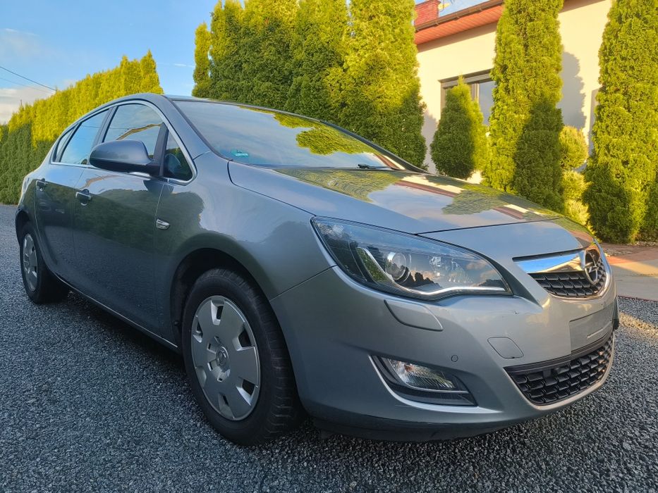 Opel Astra J 1.6 115 Koni Xenon Tempomat