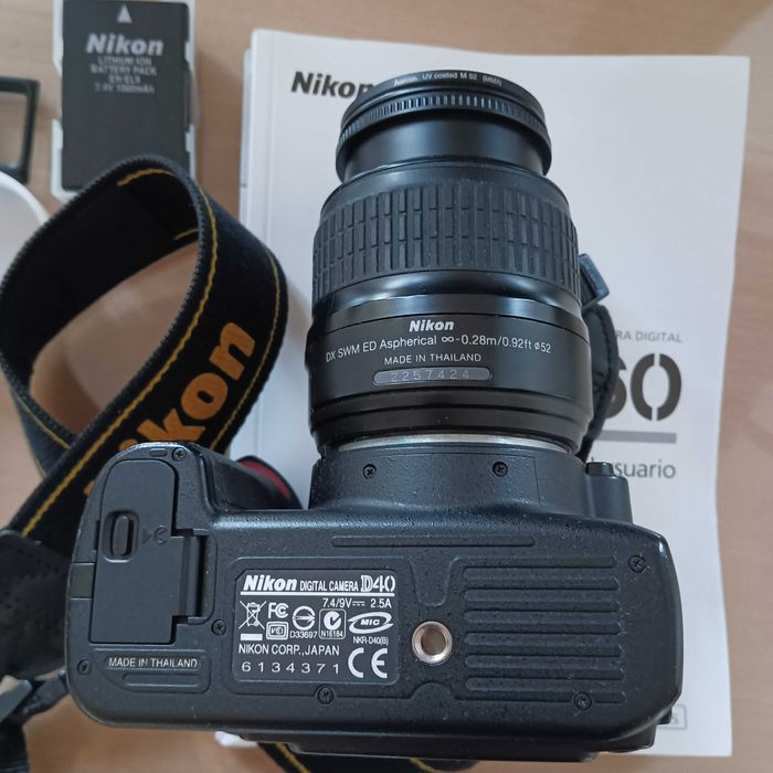 Máquina fotográfica NIKON