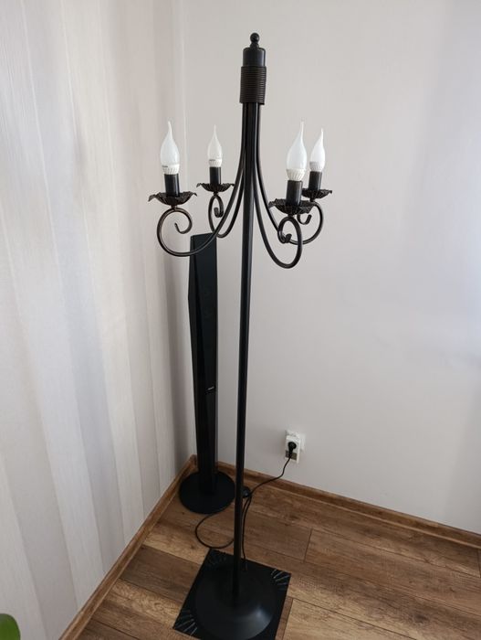 Żyrandol świecznikowy oraz lampa podłogowa
