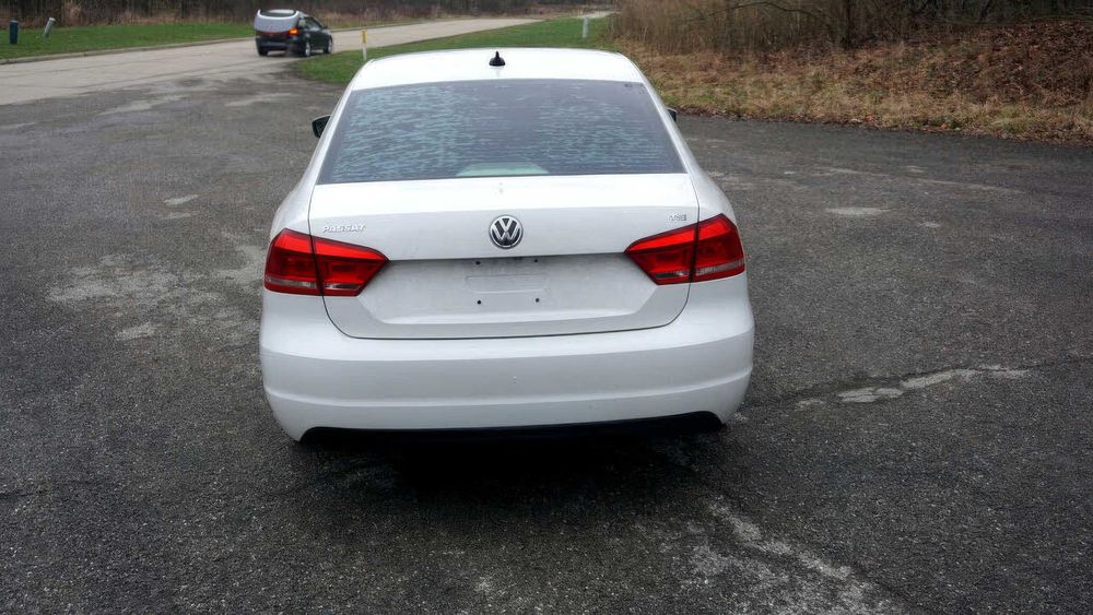 Volkswagen Passat Limited Edition      2015