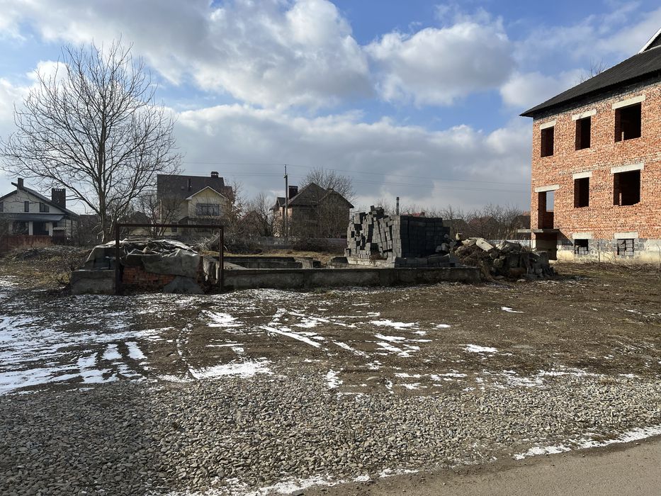 Продається земельна ділянка 12сот під забудову в с.Клузів.Вул Весняна