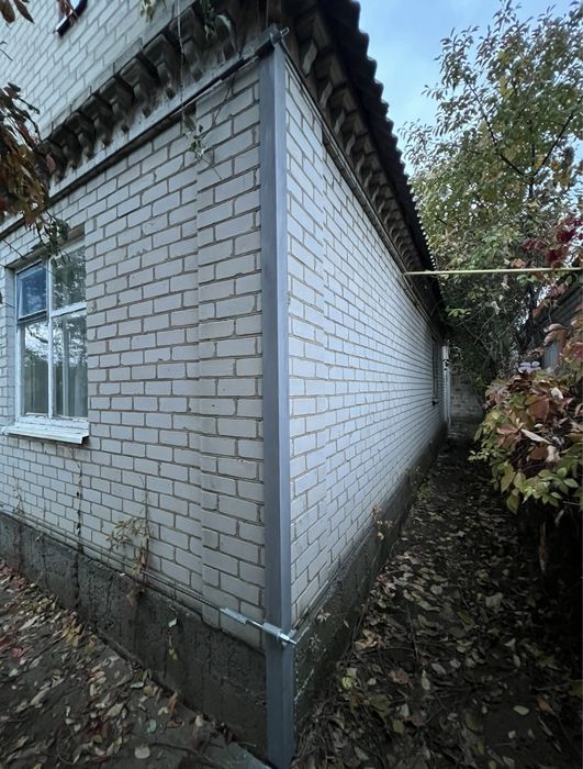 Стяжка будинку арматурою та металевими кутиками. Посилення стін