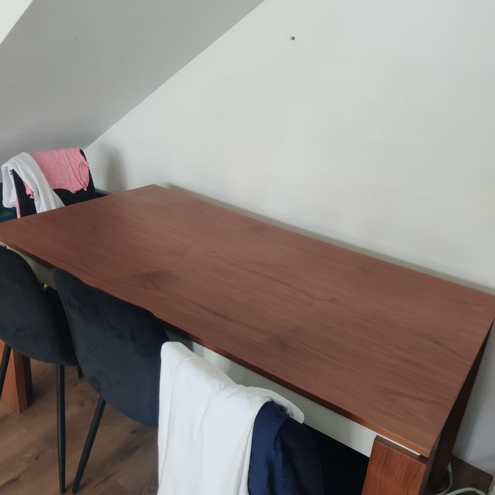 Stół do jadalni z drewna naturalnego