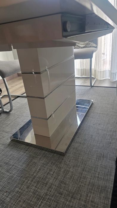 Mesa extensível com 6 cadeiras