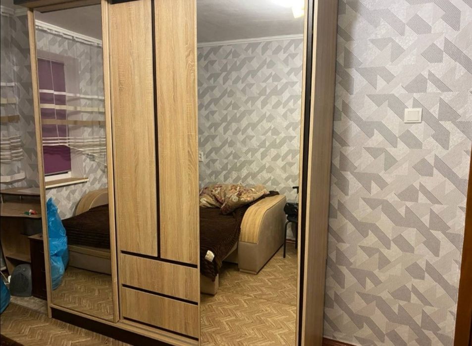 Здається кімната в гуртожитку