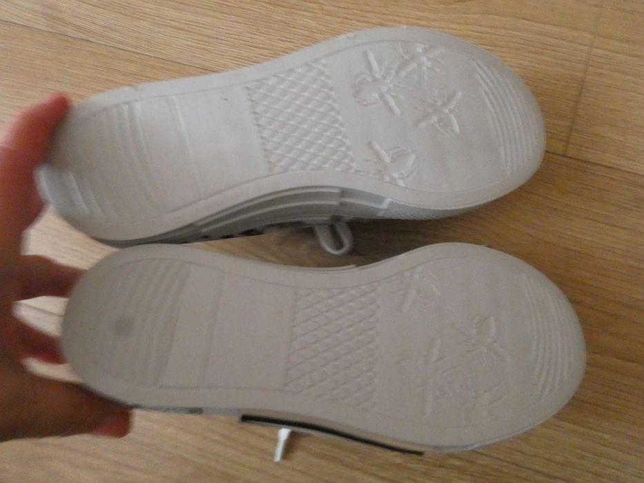 Klapki pełne nowe a'la trampki 37