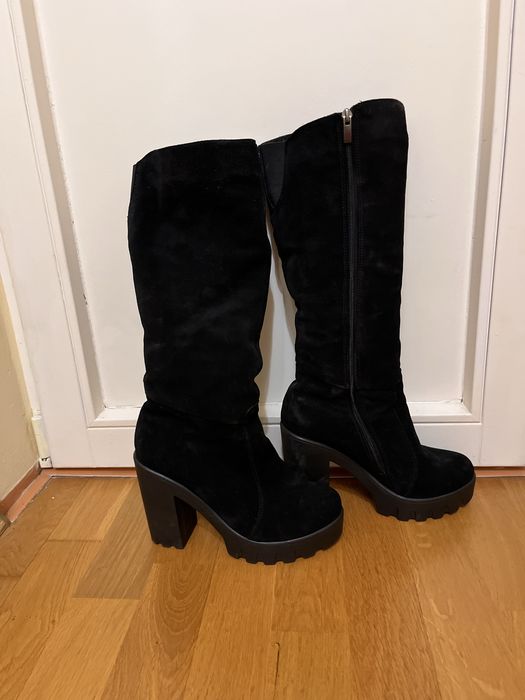 Жіночі зимові замшеві чоботи на овчині