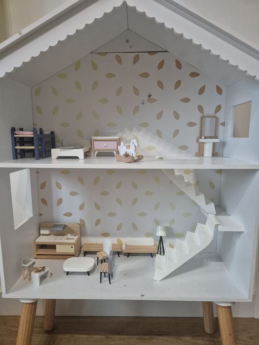 Domek dla lalek drewniany
