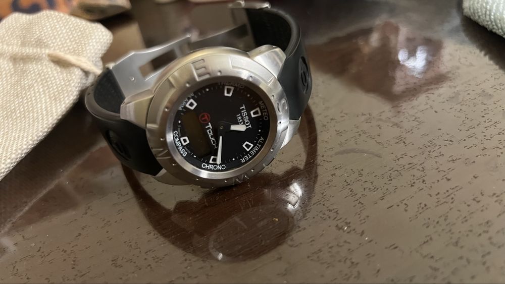 Часы Tissot t-touch